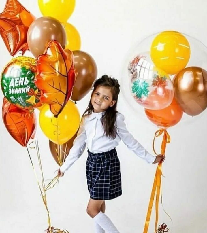 Баблс 1 сентября с фонтаном из шаров Баблс 1 сентября с фонтаном из шаров