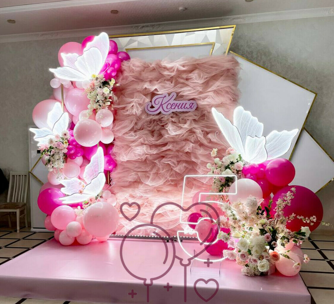 Фотозона с фатином и бабочками